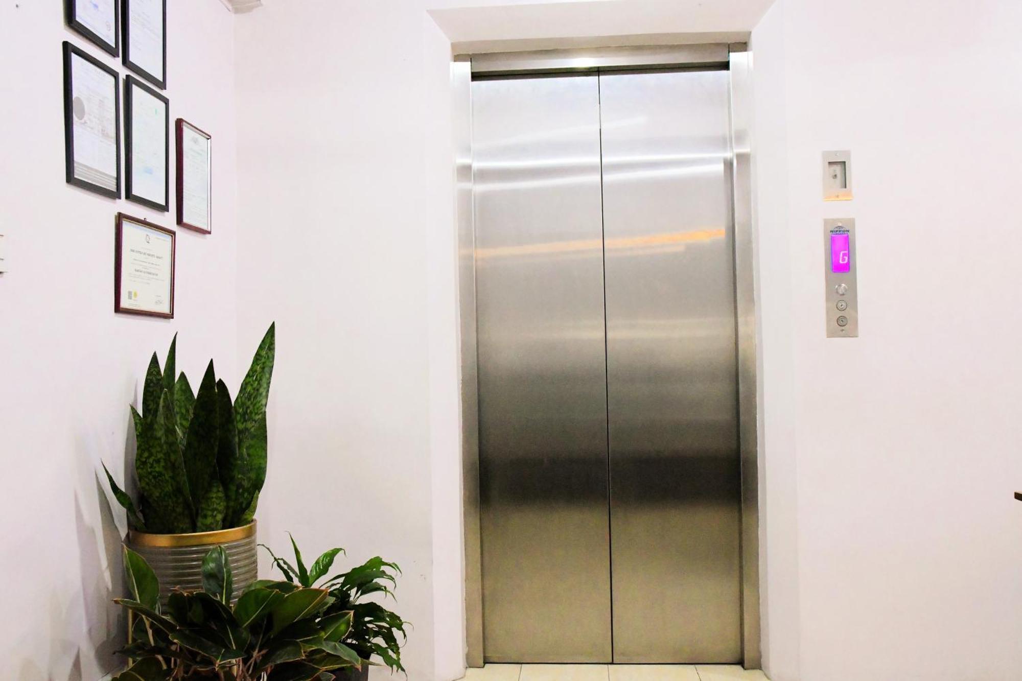 Arzo Hotel Makati Makati City Exteriör bild