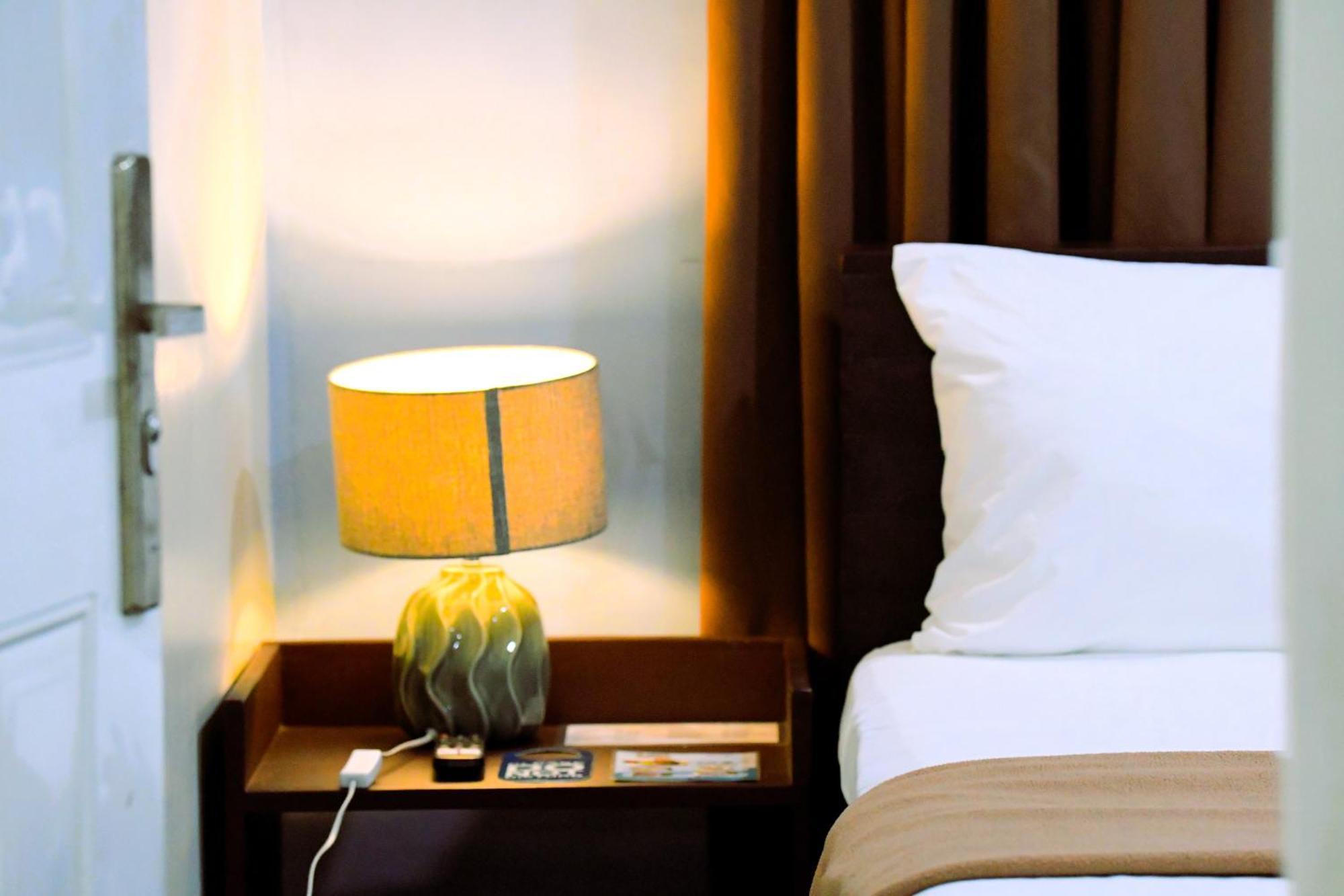 Arzo Hotel Makati Makati City Exteriör bild