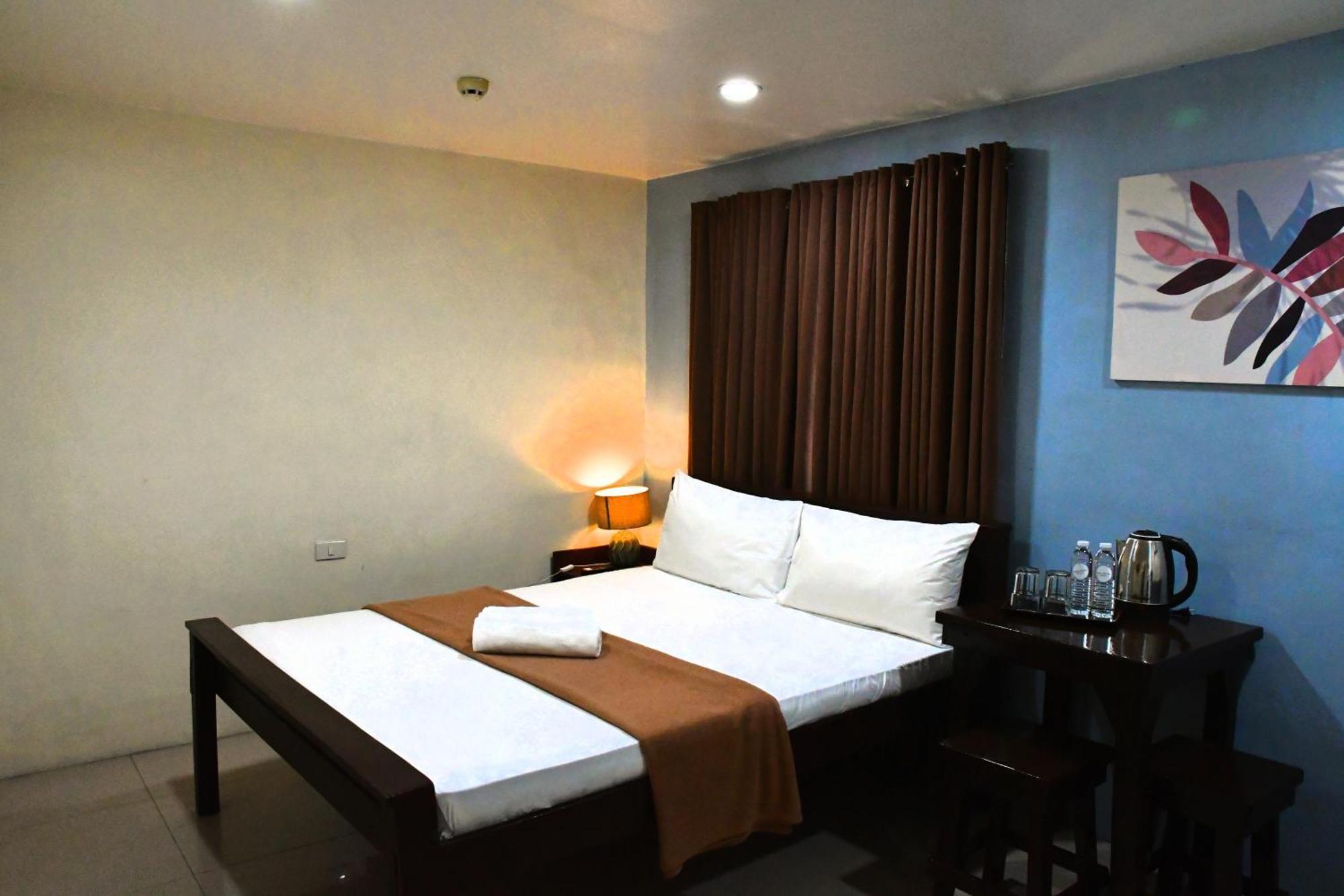 Arzo Hotel Makati Makati City Exteriör bild