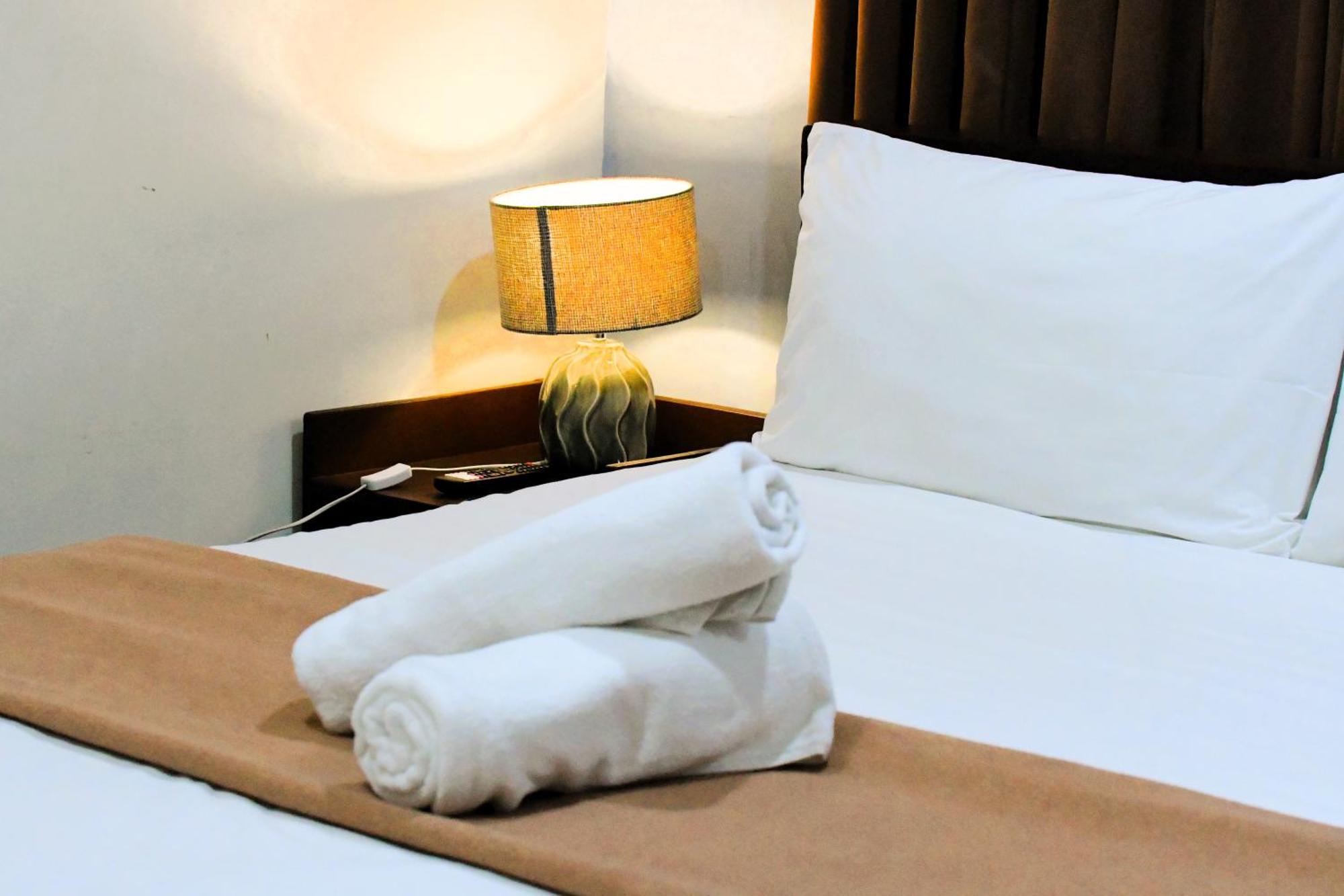Arzo Hotel Makati Makati City Exteriör bild